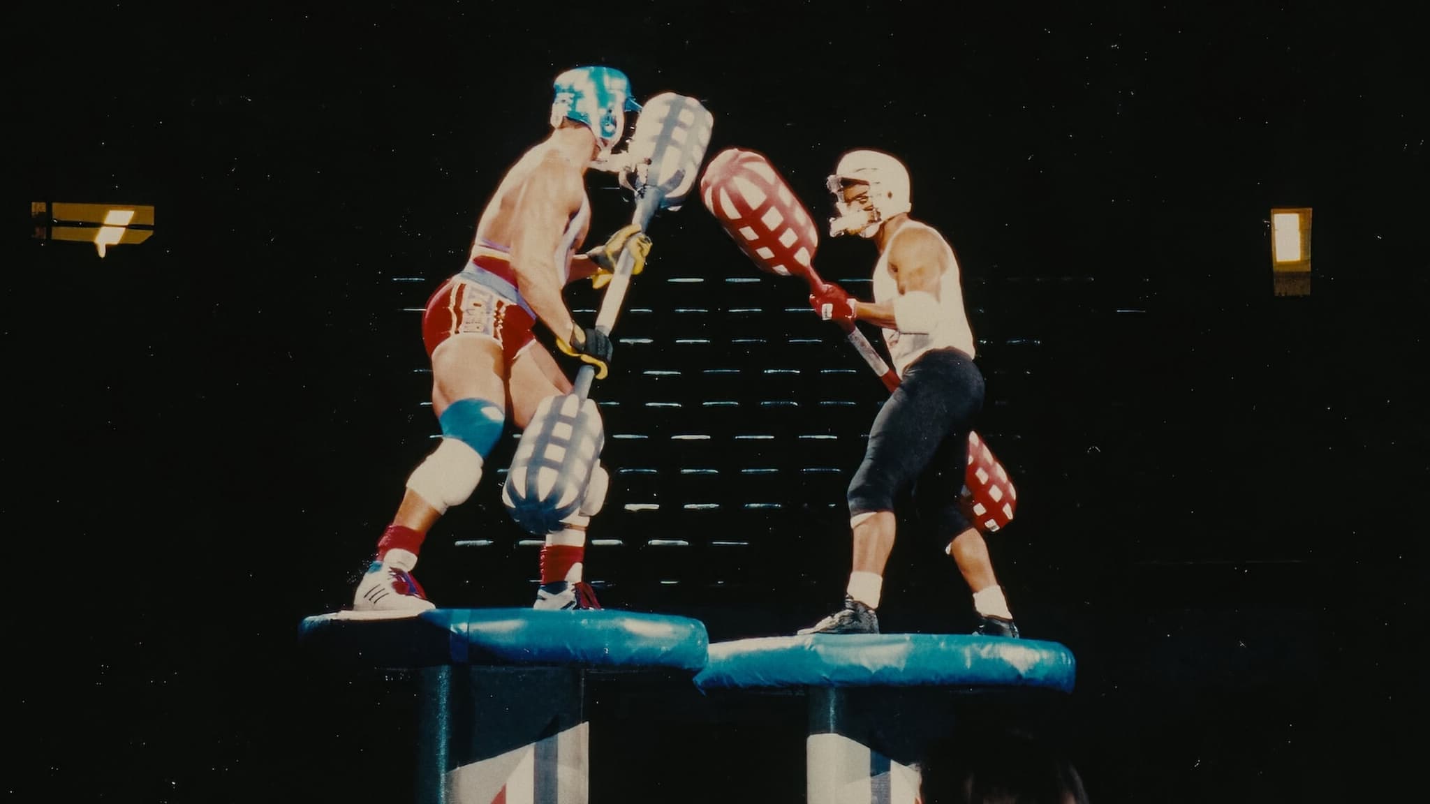 Músculos y caos: Una versión no autorizada de Gladiadores americanos