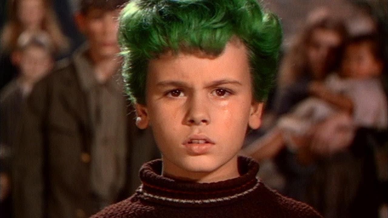 El niño del cabello verde