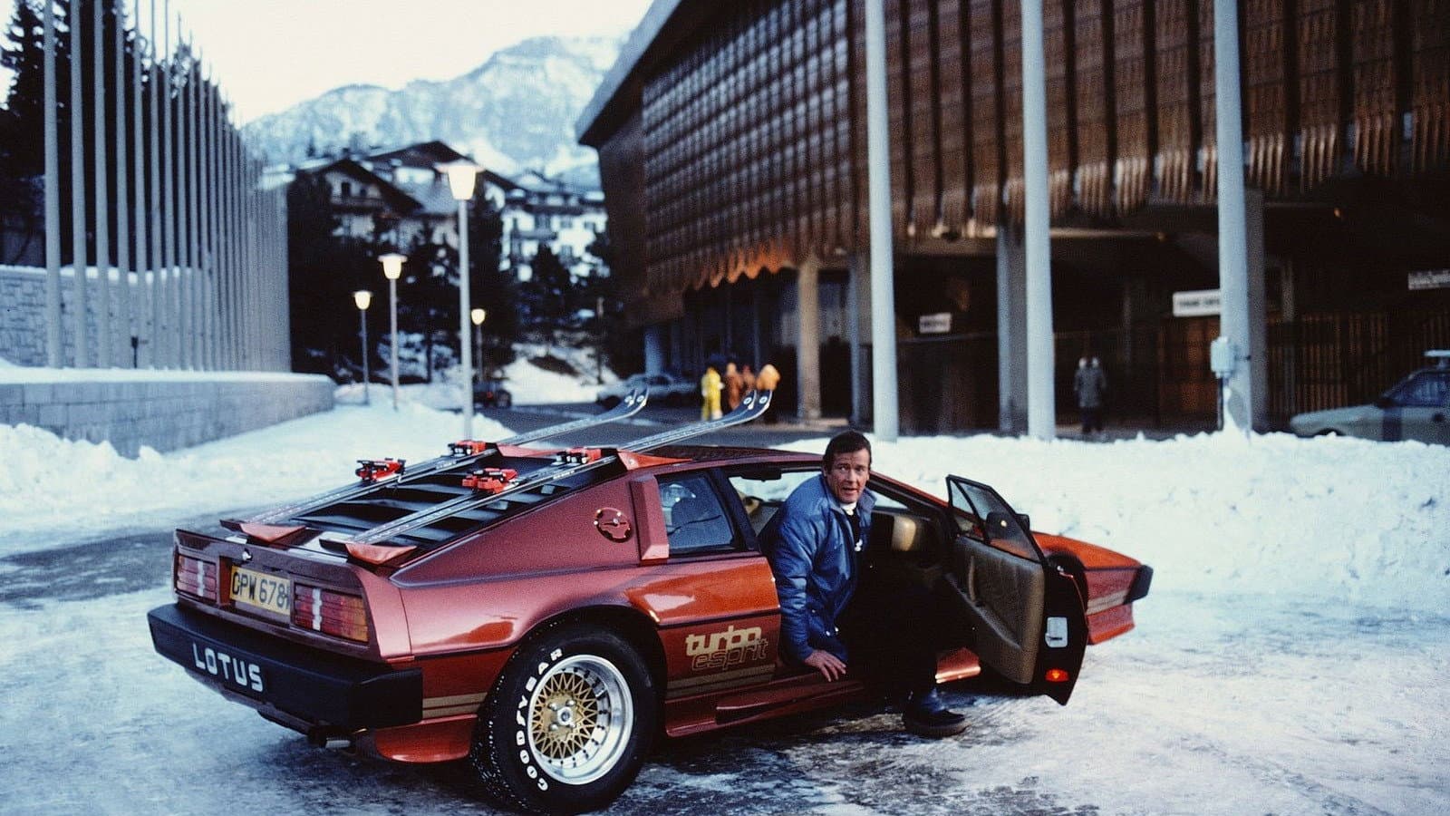Bond in Cortina