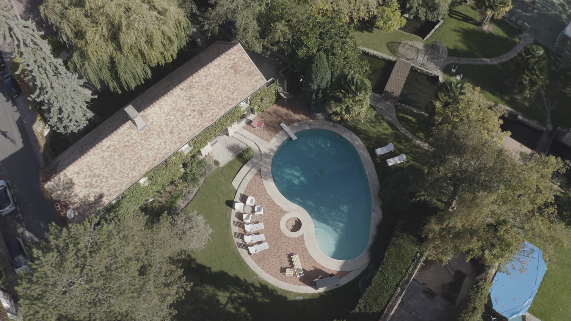 Maisons et hôtels de légende - Moulin de Dannemois, le jardin secret de Claude François