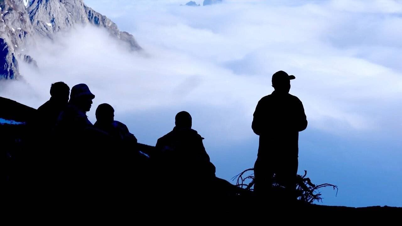 Le peuple au-dessus des nuages