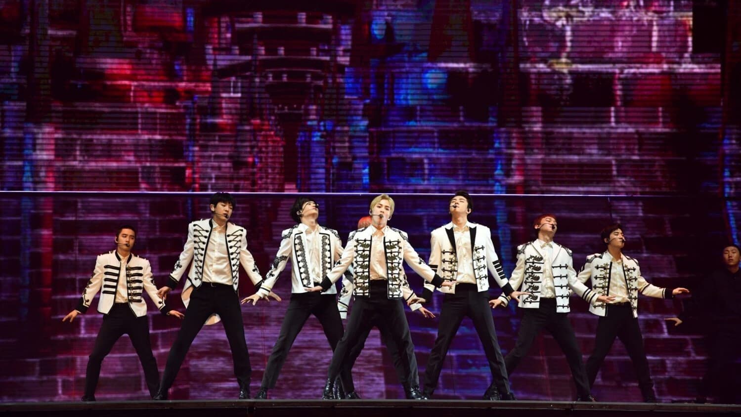 EXO Planet #4 The EℓyXiOn In Japan