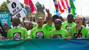 Keeping the Promise: AHF 30 Years Documentary — foto 1