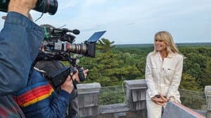 Beyond the Gaze: Jule Campbell's Swimsuit Issue — foto 1