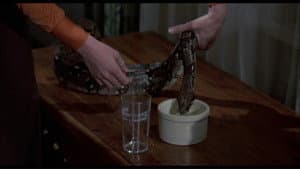 El hombre cobra — foto 7