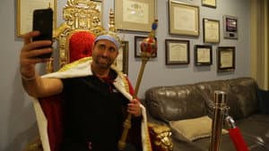 They Call Me Dr. Miami — foto 1