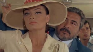 La liceale al mare con l'amica di papà — foto 2