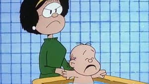 Guille, en su baño, juega con el agua