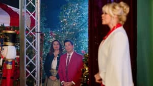 Ms. Christmas Comes to Town — foto 12