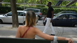 Parking 4ème sous-sol : baise extrême — foto 1