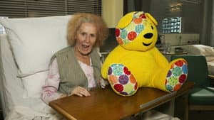 Catherine Tate's Nan vs Holby City — foto 1